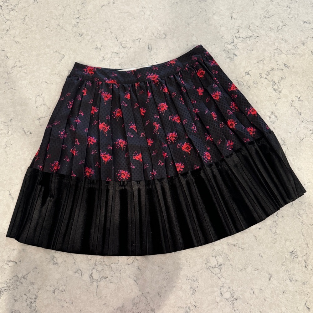 McQ by Alexander McQueen Skirt. Italian 38. USA 4-6